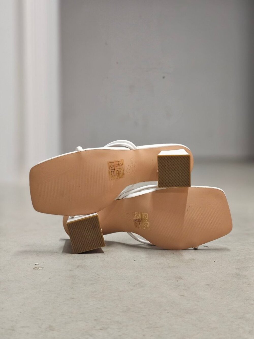Womens White Strappy Block Heel Sandals With Square Toe Design - Picture 7 of 11